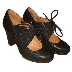 Vintage Clark’s Artisan Black Heels
